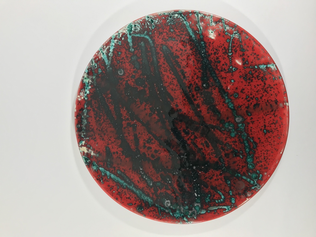 Round decorative plate seleni red